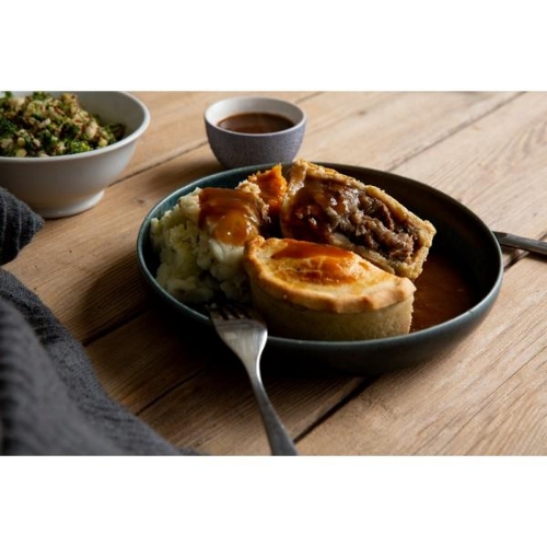 Picture of FROZEN COBBS BEEF & ALE PIE COOKED 12X250G